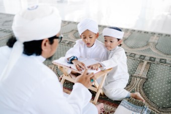 حلقة عثمان بن عفان (إناث)
