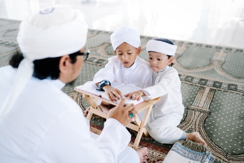 حلقة عثمان بن عفان (إناث)